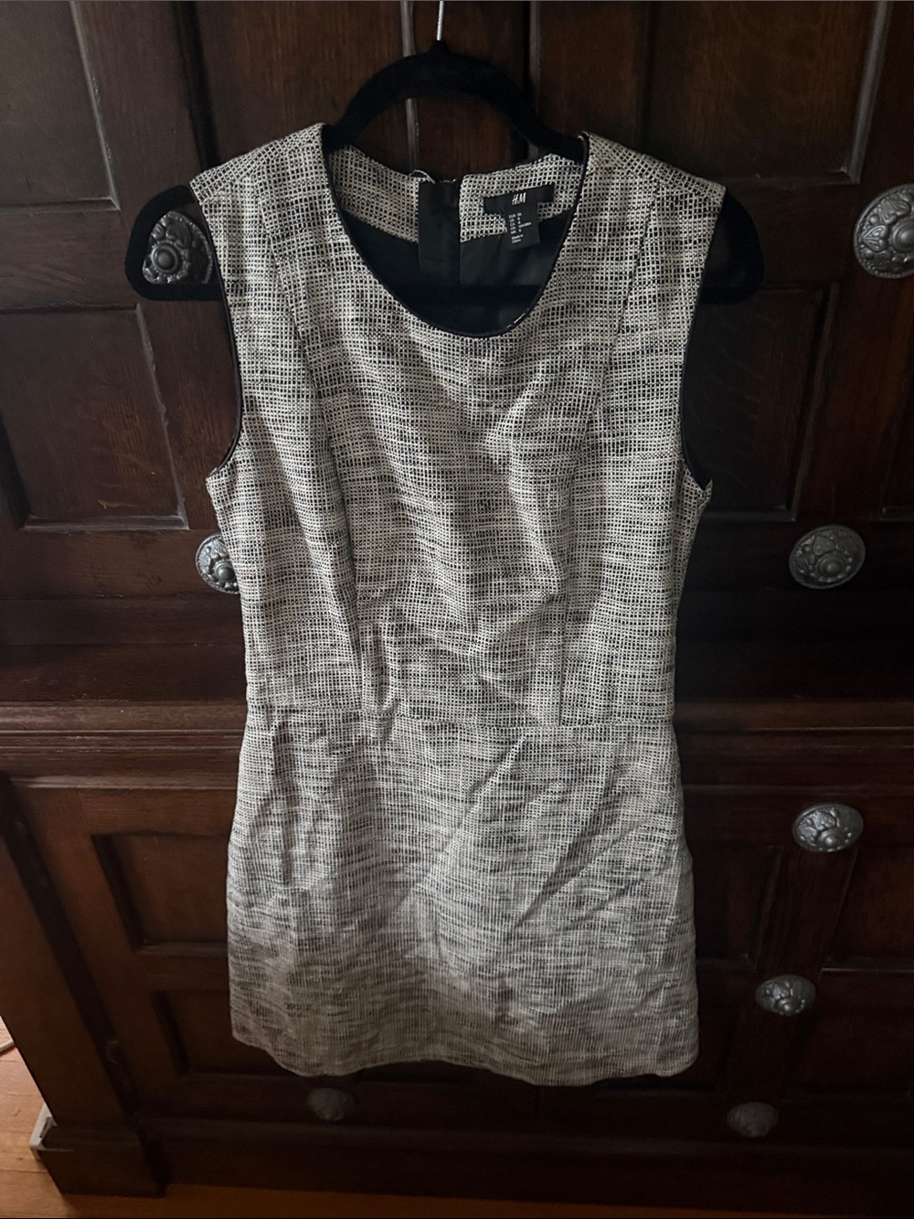 H&M Black and White Textured Sleeveless Sheath Dress